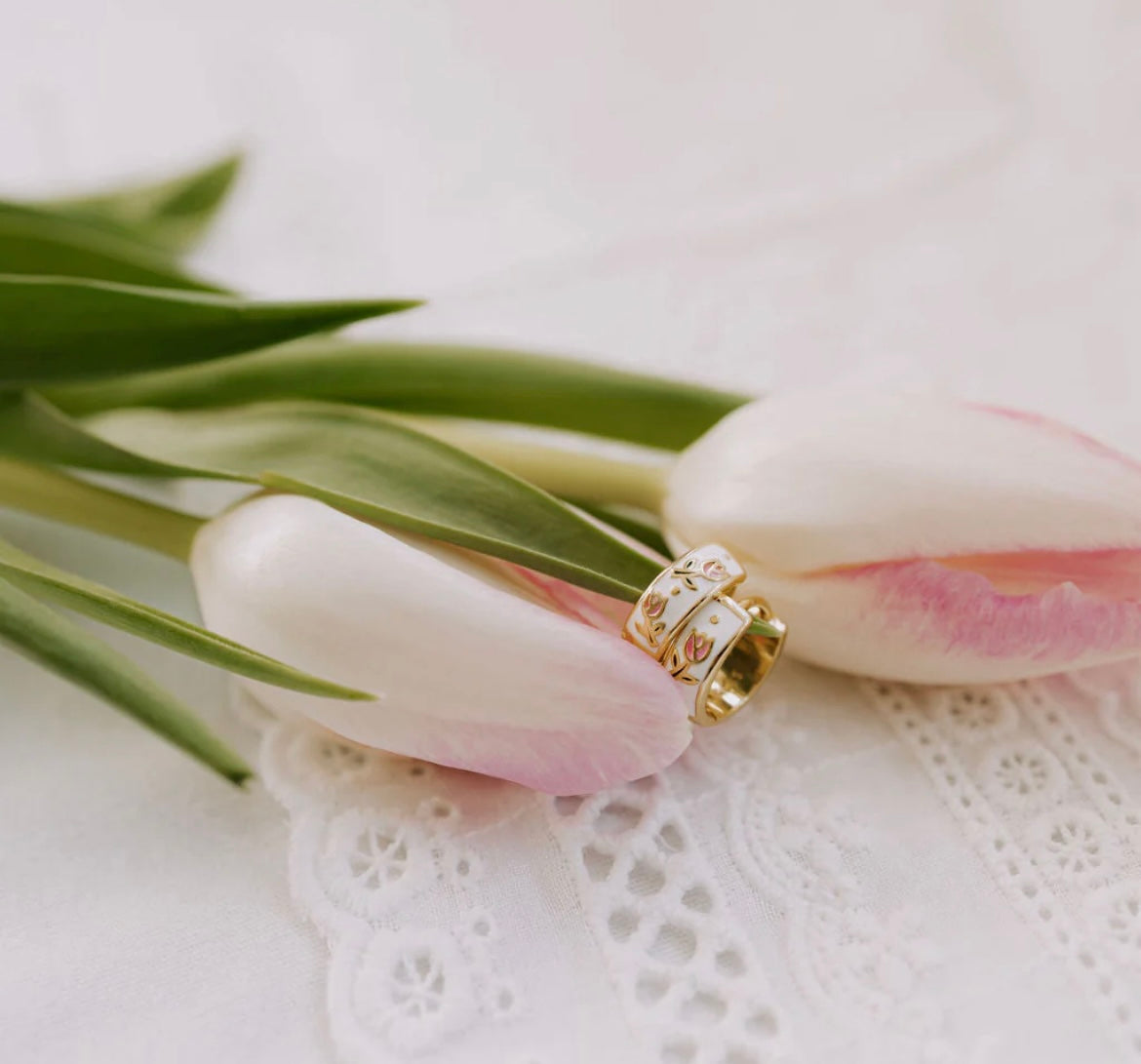 Eloise Lightweight Tea Cup Hoops