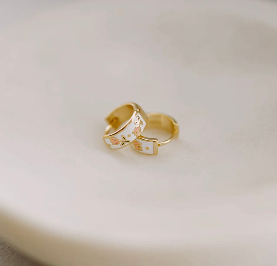 Eloise Lightweight Tea Cup Hoops
